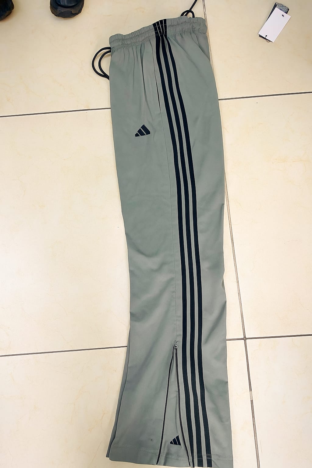 men's grey colour triple-stripe trackpant